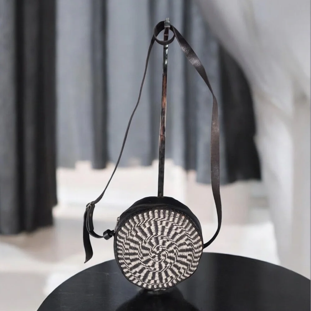Round Woven & Leather Crossbody Bag Black White Spiral Boho Festival Purse - Picture 1 of 8